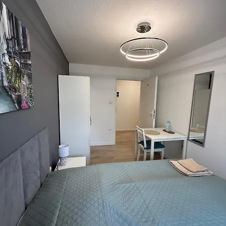 Theo Hostel *